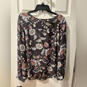 New without tags. Beautiful women’s gray floral blouse.